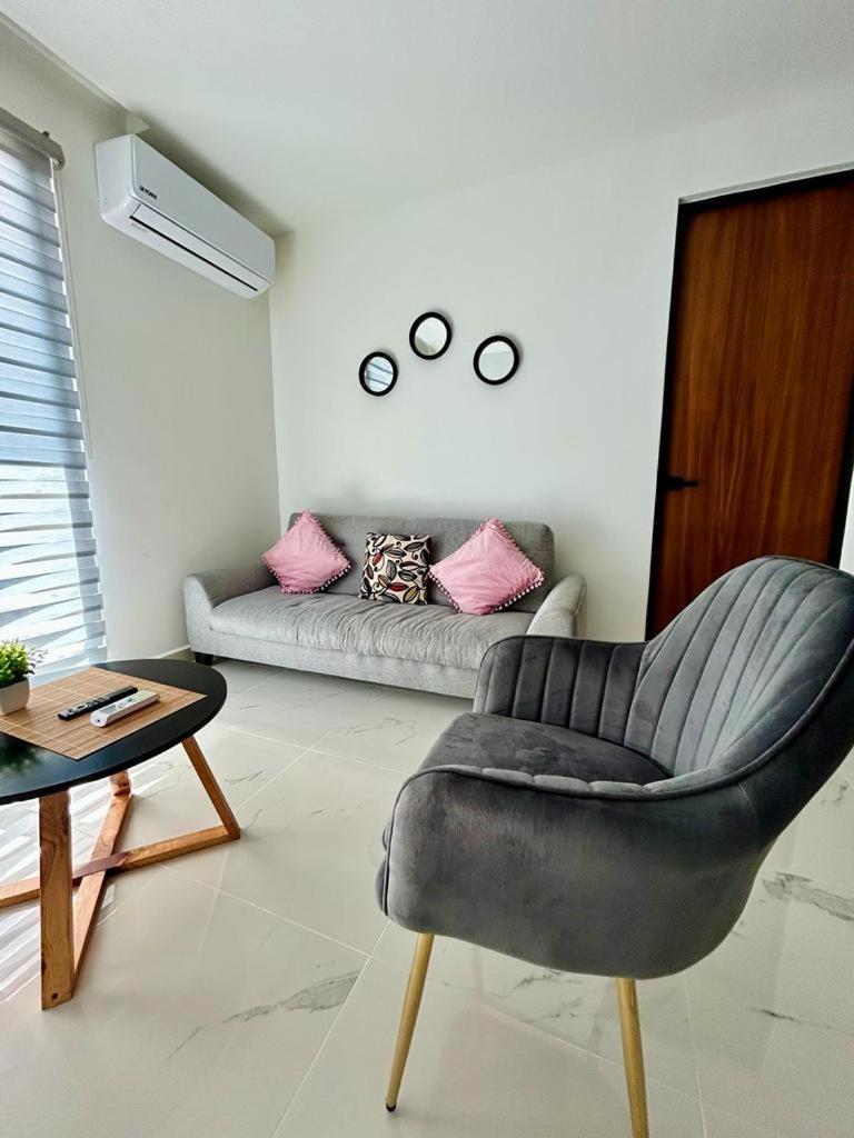 Broadway Apartment *
